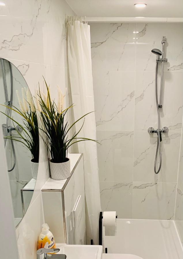 Gaestehaus Zur Uni Klinik Exklusives Apartment Mit Kueche Und Badezimmer Гомбург Екстер'єр фото